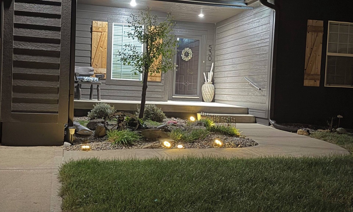 Olathe House | Spacious 3 bedroom 3 bathroom ranch with 0.8 miles from beautiful Lake Olathe