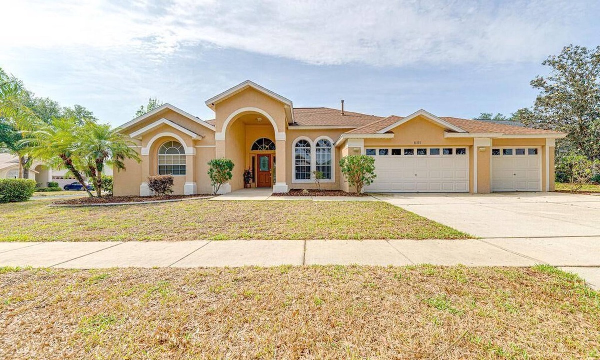 Orange Tree Villa | Spacious 4 Bed South Facing Pool Villa Near Disney