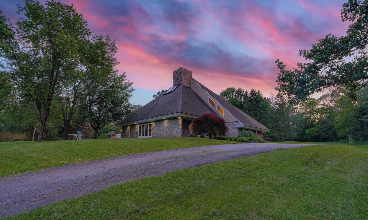 Rexmont House | Spacious 5-bedroom estate in wonderful Lititz with AC, WiFi