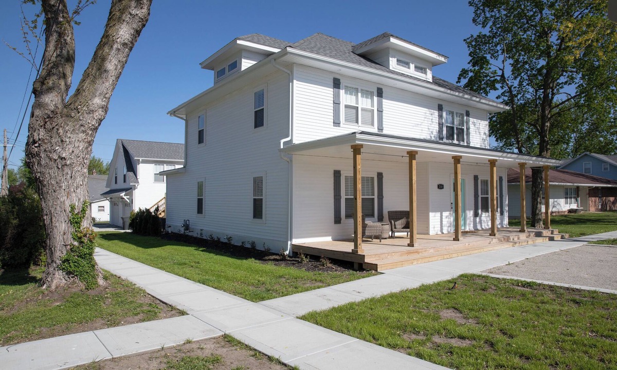 Hamilton House | Spacious 5 BR Home 1 Block to Missouri Star Quilt Co - Sleeps 12+