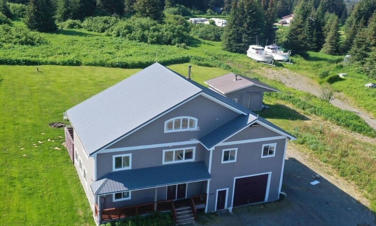 Diamond Ridge House | Spacious 6-bedroom+ Studio Apartment with 12+ Guests-Dog friendly in Homer Hills