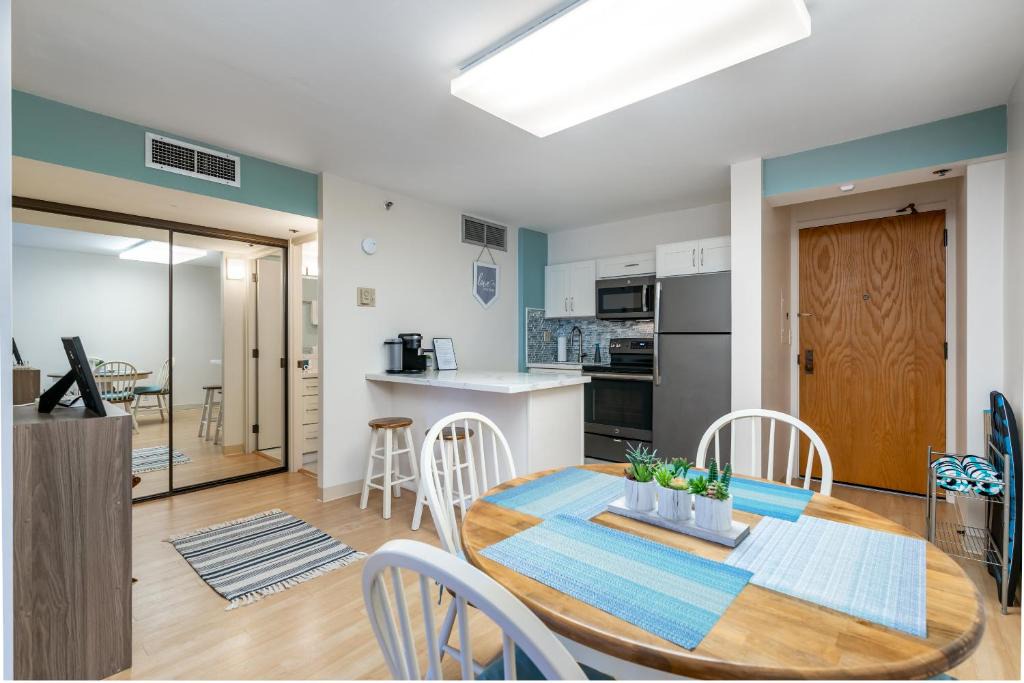 Downtown Honolulu Apartment | Spacious Downtown Executive Retreat - Free Parking