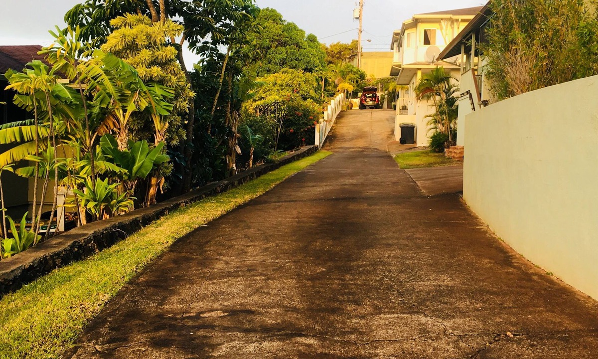 Maunalani Heights House | Spacious Family Home With Gorgeous Sunset Views of Diamond Head