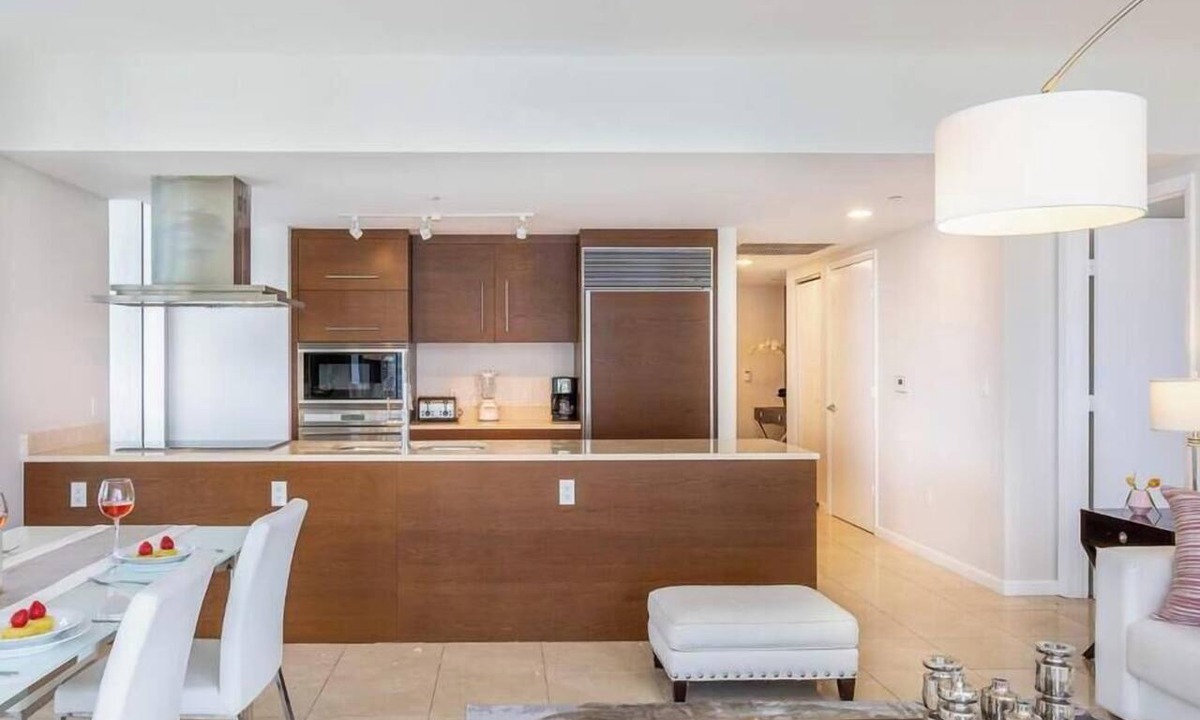 Downtown Miami Apartment | Spacious Family Suite | Walk to Brickell City