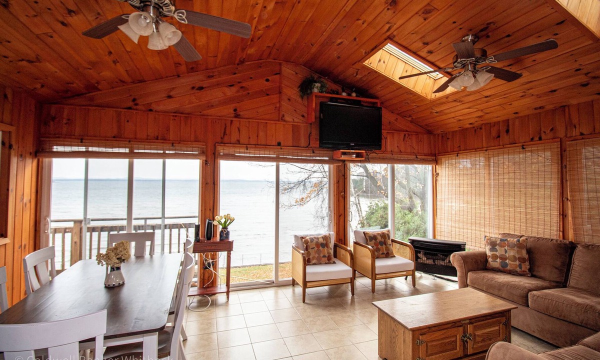Plattsburgh House | Spacious Lake Front 6-bedroom house on Historic Lake Champlain
