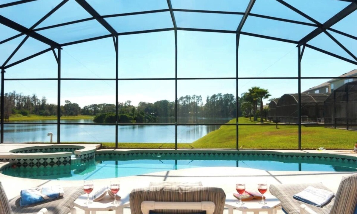 Lake Berkley House | Spacious Lake Front Villa with Private Pool & Spa