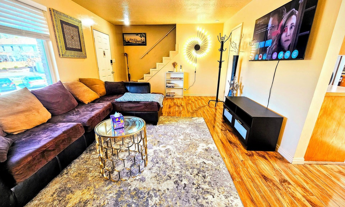 Canyon Rim House | Spacious Ski Base 3BR/3BA: 30m to Ski Resorts: Pets Welcome