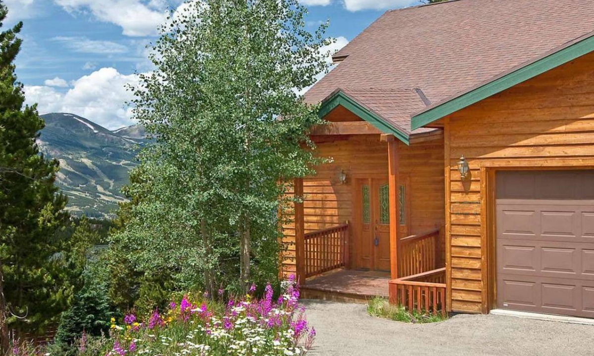 Woodmoor House | Spectacular Views, Hiking & Skiing, Spacious Cozy Luxury, Hot tub, Fireplace