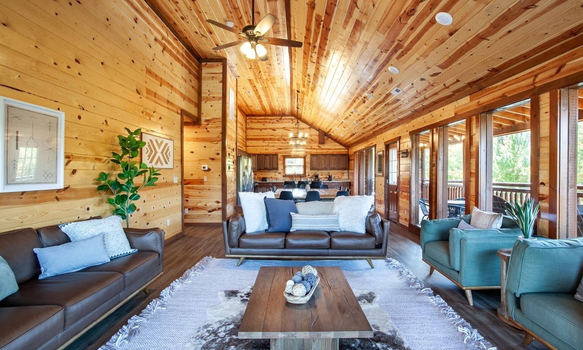 Chalet Village North Cabin | Splash Of Gatlinburg 6 Bedroom Cabin by RedAwning
