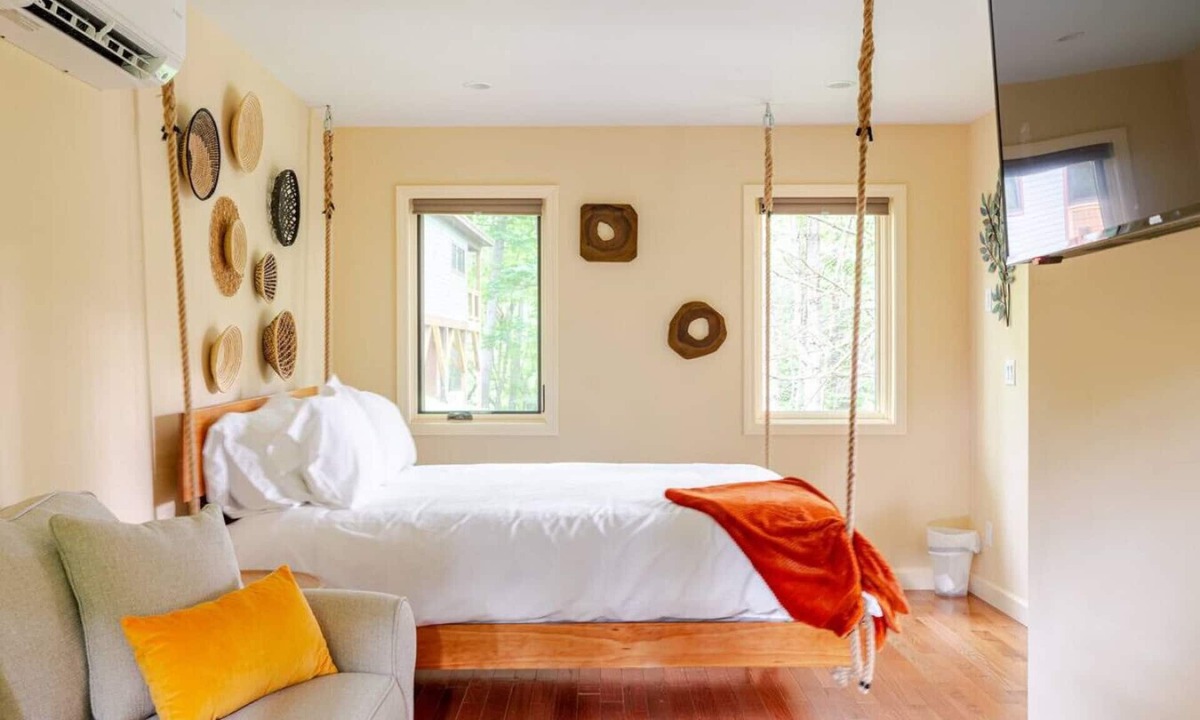 Marshall Cabin | Spring in Mtns Poplar Treehouse Near Asheville - Pet Friendly