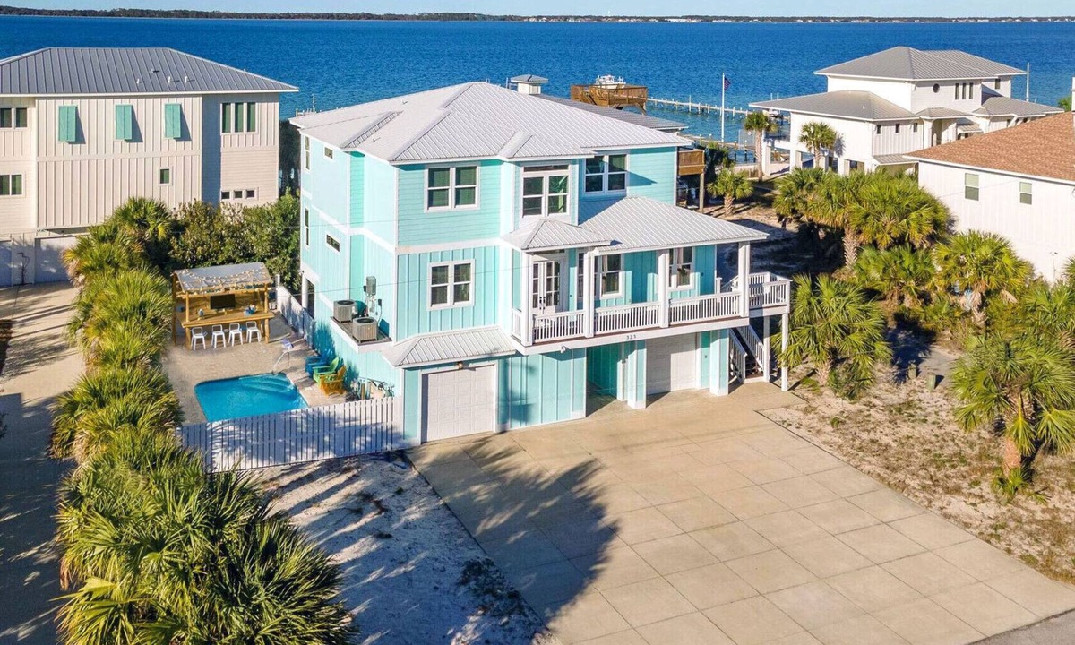 Villa Primera House | Stunning Waterfront Home w/Private Saltwater Pool & beautiful new Tiki Bar!