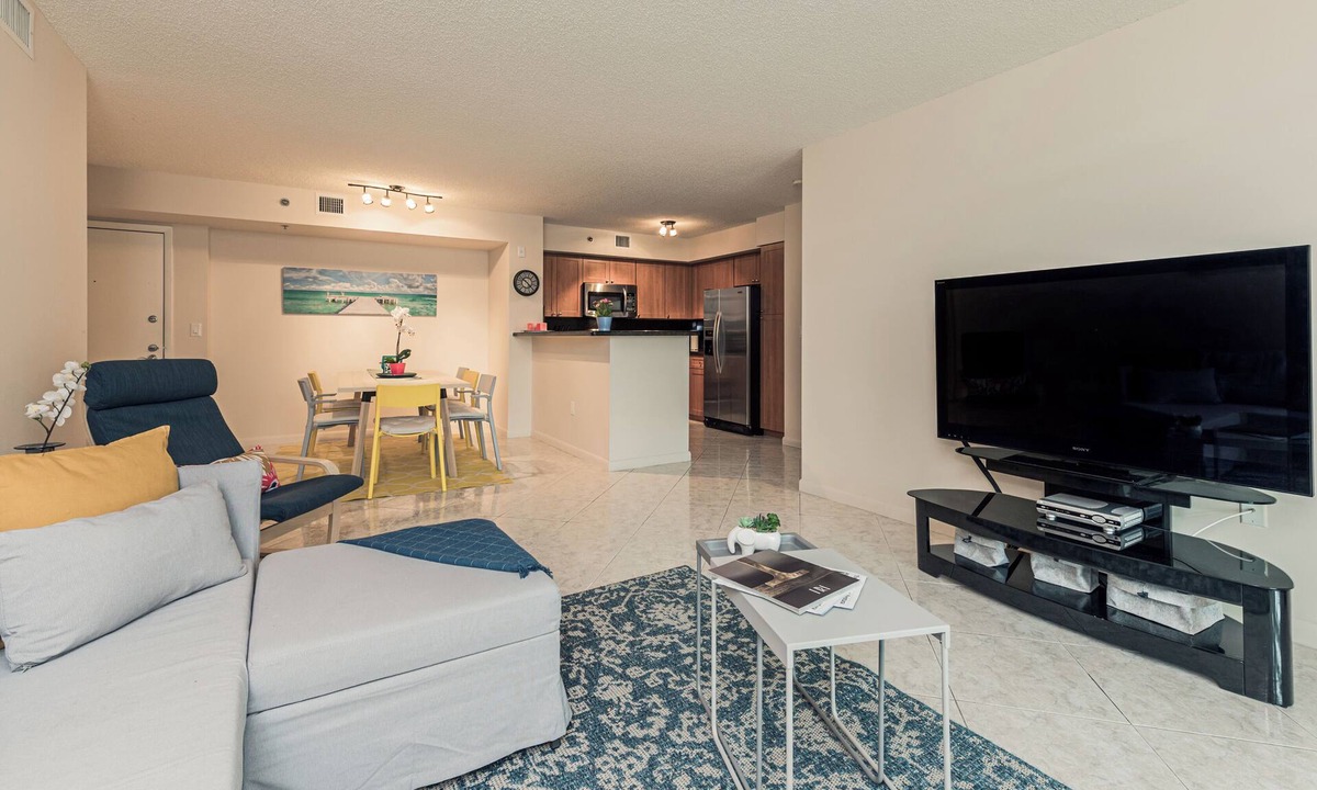 Aventura Apartment | Stylish 2BR/2BA Getaway - Pool, Tennis Court & Free Parking