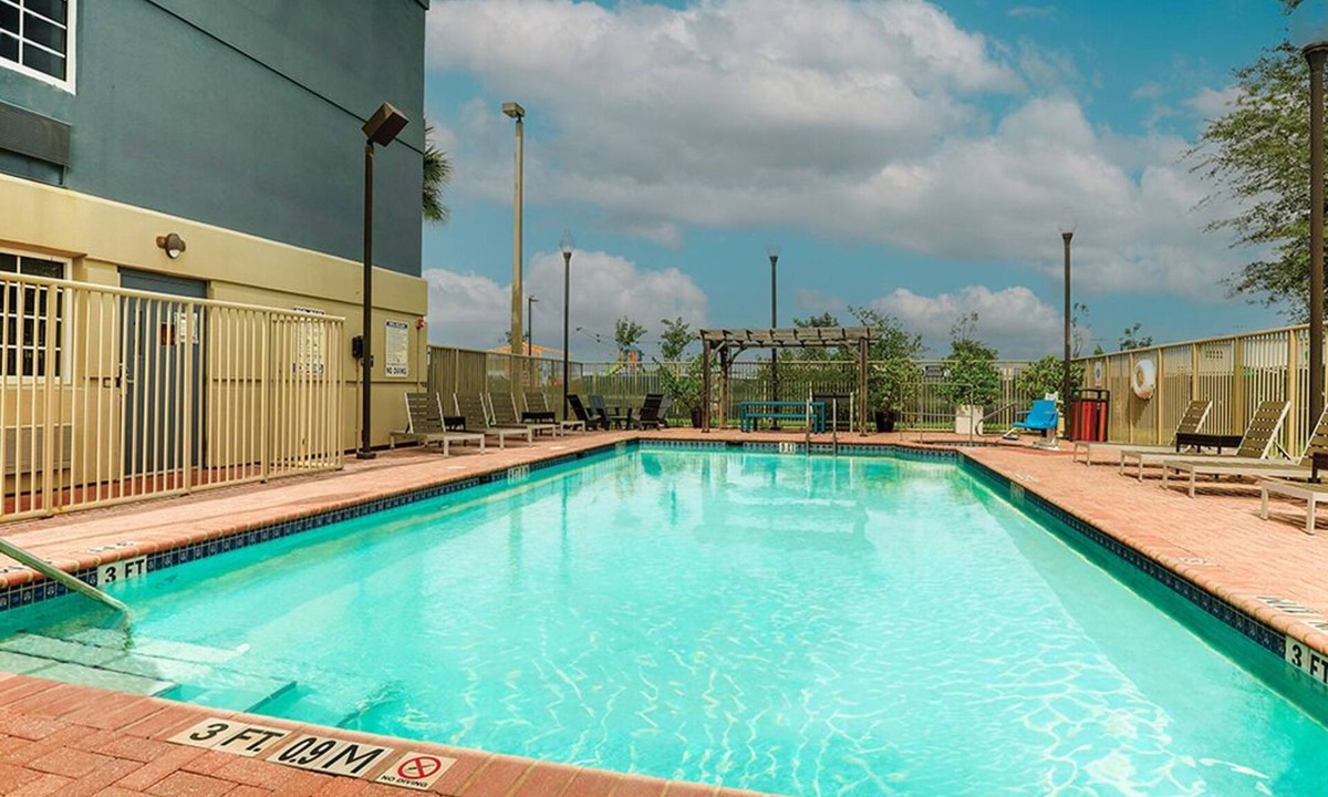Doral Hotel | Stylish 4BR Doral Units | Gym, Pool, BBQ, Pet-Friendly, Airport Shuttle