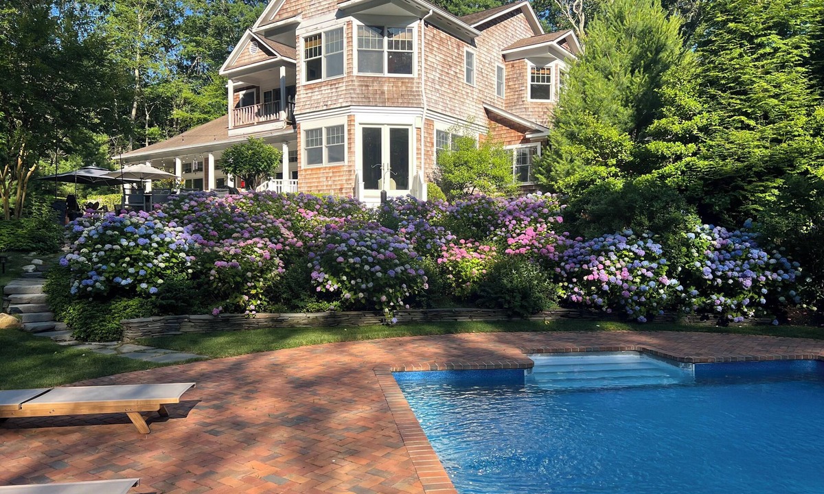 Amagansett North House | Stylish & Elegant Amagansett Getaway - Private, Light-Filled, Minutes to Beach