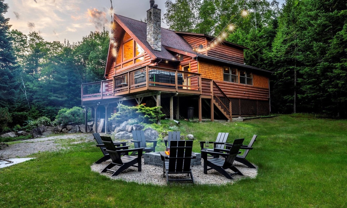 Sunday River Area Cabin | Sunday River Cabin: Fire Pit, Hot Tub & Game Rooms