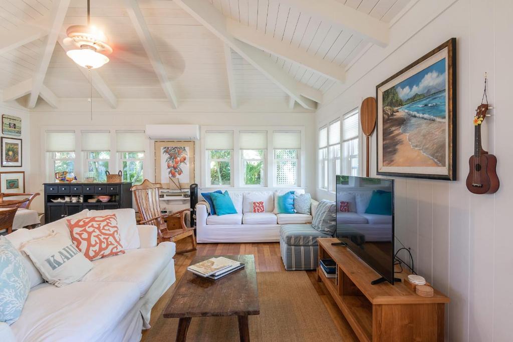 Kailua House | Sunshine Cottage just steps to Kailua beach