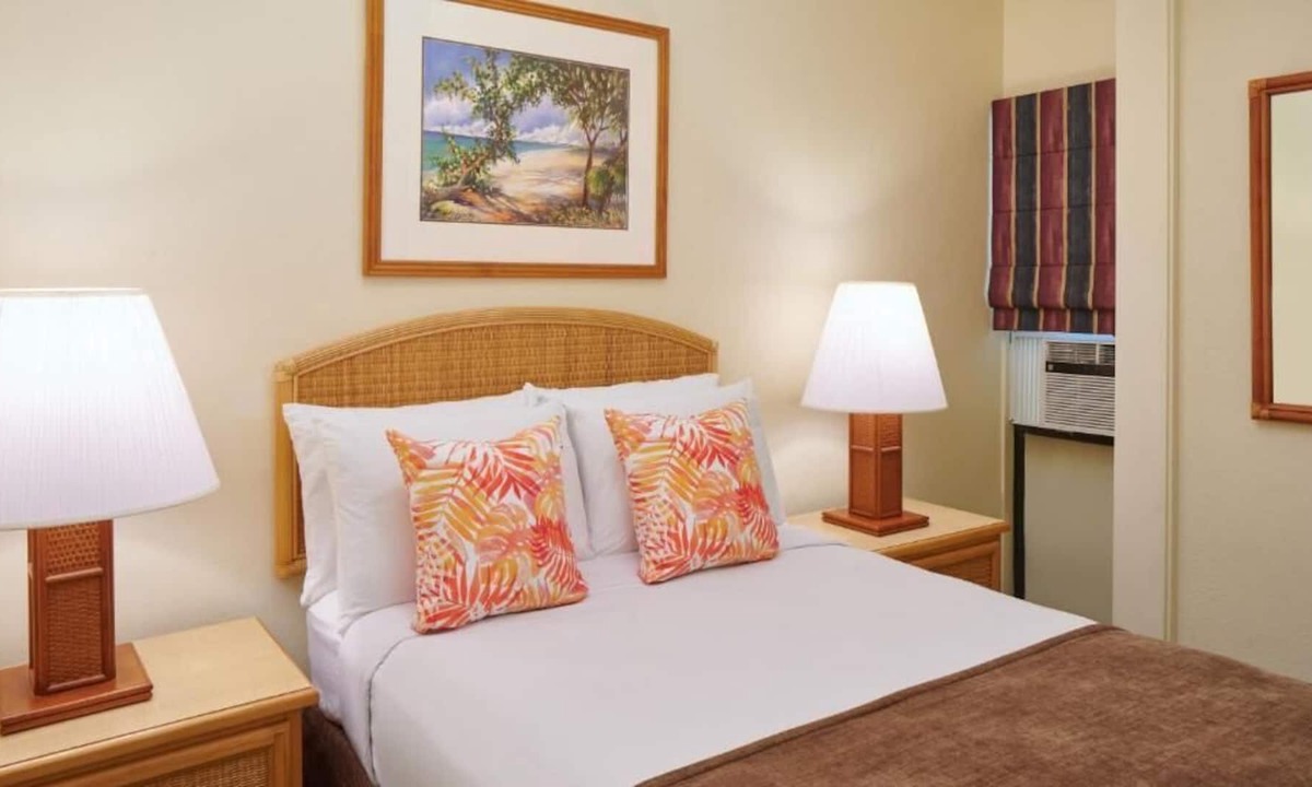 Nawiliwili Apartment | Swim, Dip, or Dive Into Our Heated Pool! 2 Relaxing Rooms, Close to Beach