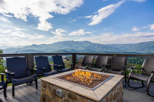 Chalet Village North House | Swimmin N Da Clouds