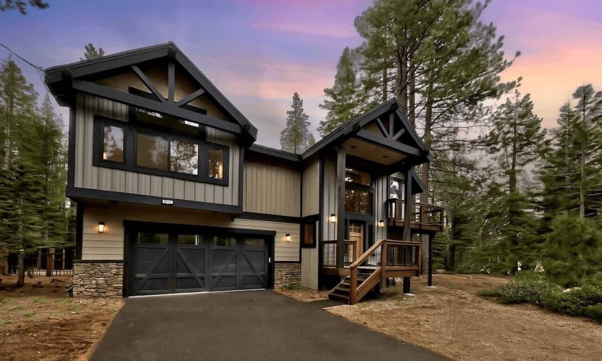 North Upper Truckee Cabin | Tahoe Forest Lodge: A/C, Hot Tub, Pool Table