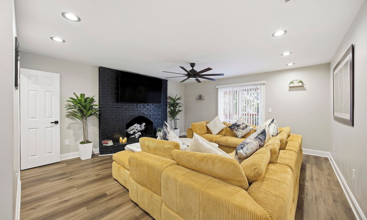 East Point House | The 6BDR Retreat House-Poolside Comfort & Playful Vibes-Sleeps 28