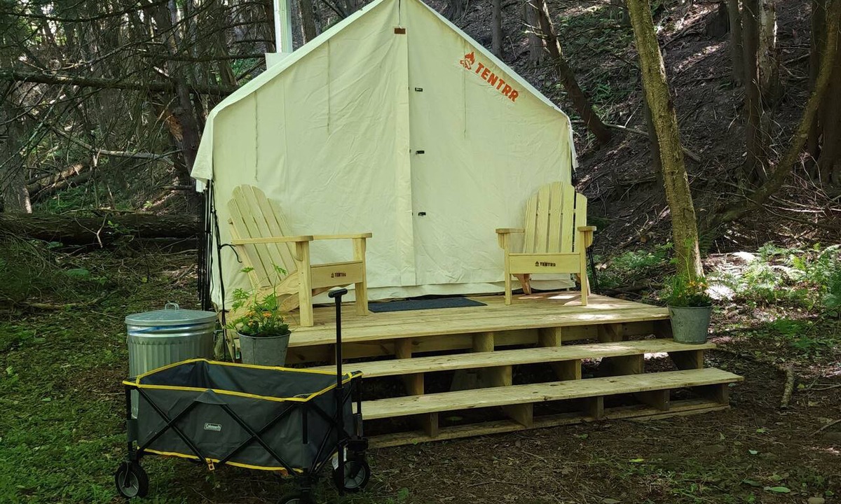 Davenport Center RV Rental | The Diner Camp Site! Walk to hot coffee and homemade pie!