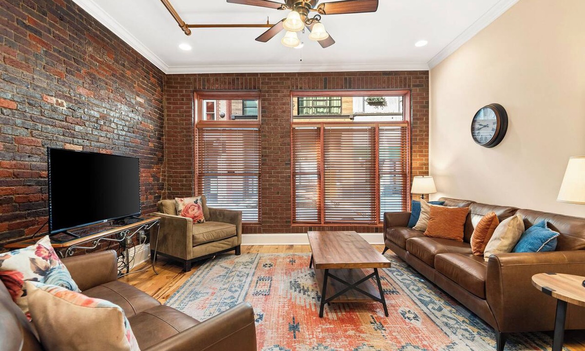 Downtown Nashville Condo | The Dolly Printer's Alley Nashville- 2 Blocks to Broadway