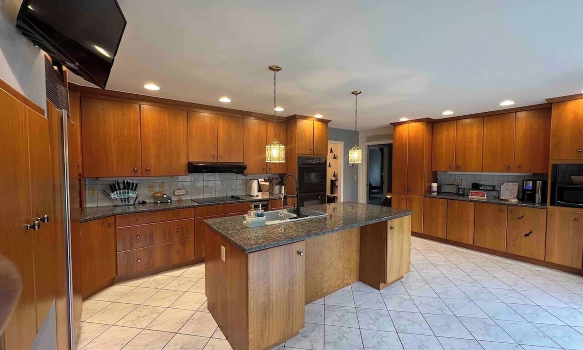 West Lawn House | The Majestic Retreat Estate