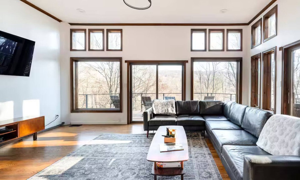 Jeffersonville House | The Nest At Swiss - Lakefront Luxury In The Catskills