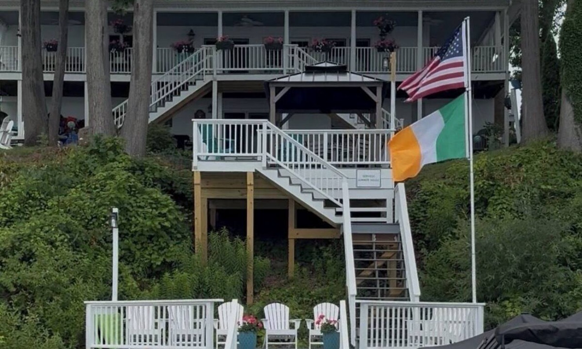 North Rose House | The Summer House - 90’ Waterfront + 2 Grand 60’ Covered Porches - Dock Your Boat