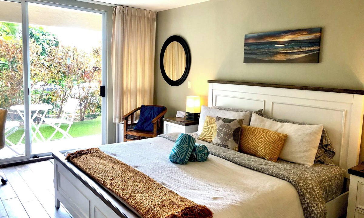 Kihei Condo | This Blue Sky Escapes Studio Beachside condo/Walkout to Hot tub, Pool and BBQs