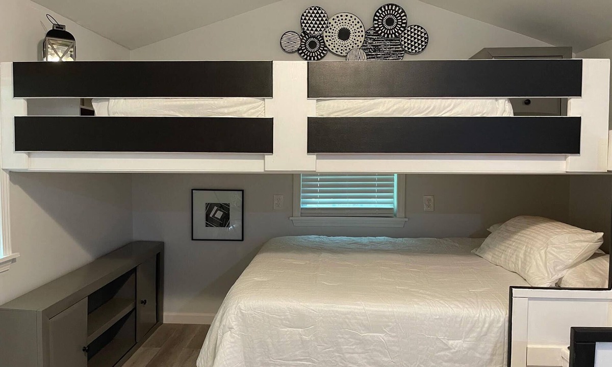 Lilburn House | Tiny House Near Stone Mountain Park Minutes to Atlanta and FIFA.