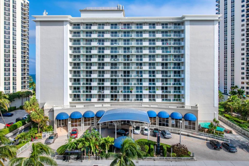 Sunny Isles Beach Apartment | Top floor oceanfront Miami Direct Access to the beach