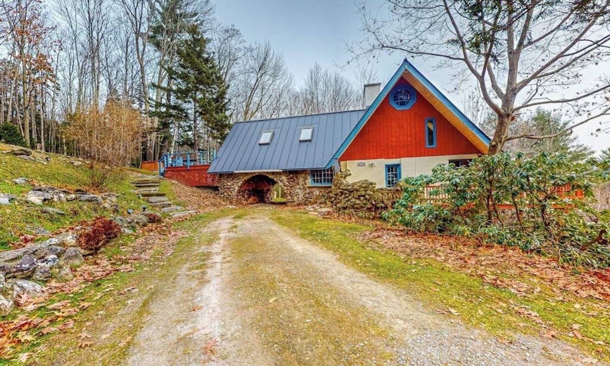 Pittsfield House | Tranquil house w/apartment, mountain views, pond, bbq, patio, wifi