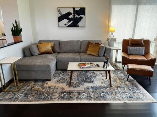East Naples Apartment | Tree Top Retreat! Private & close to 5th Ave!