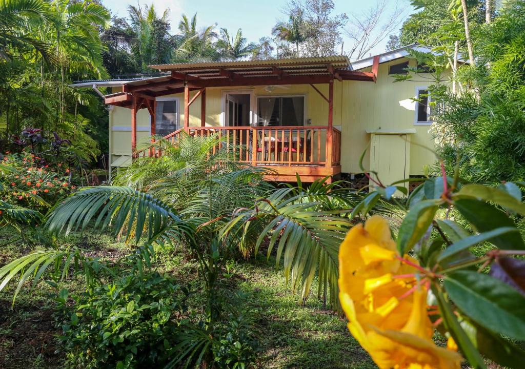 Keaau House | Tropical Anuenue Cottage