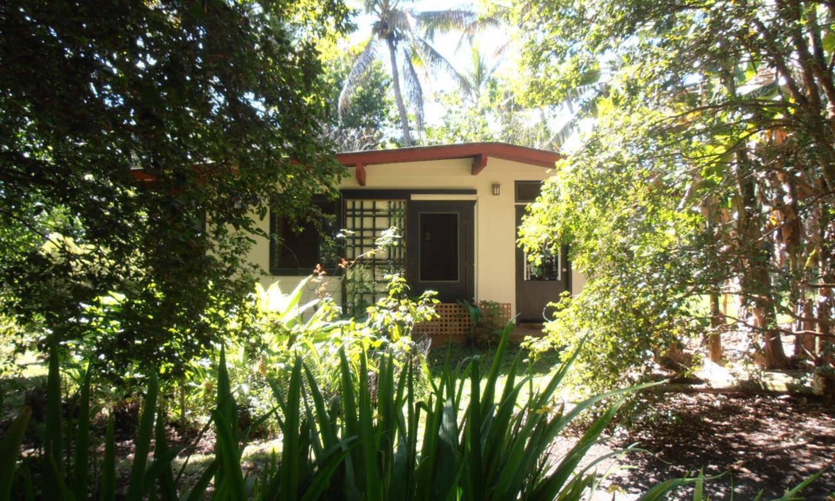 Kehena Beach Estates House | Tropical garden bungalow - all the comforts