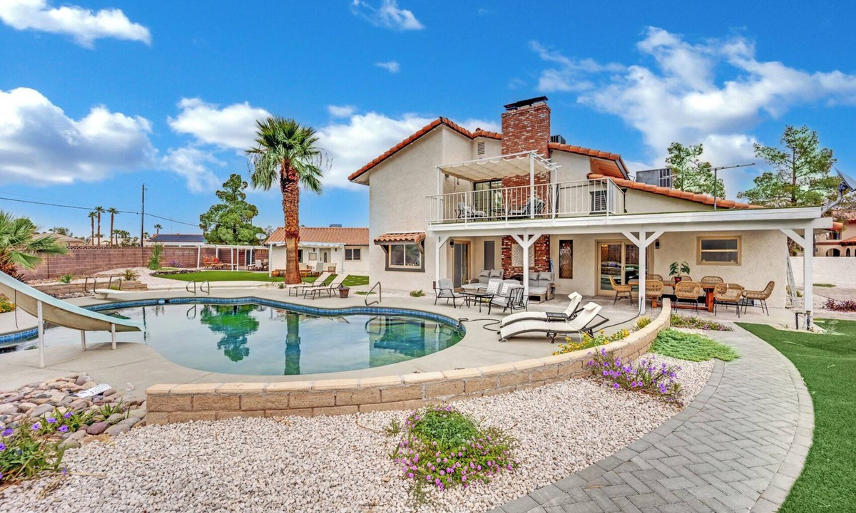 Enterprise House | Ultimate VEGAS home 5BR/4BA 3860sf- Pool & Casita