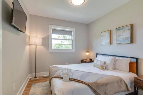 Franklin House | Ultra Relaxing and Fun Historic Franklin Bungalow