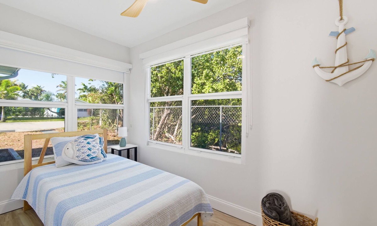 East Naples Apartment | Unit A.Stylish Hidden Gem-3 miles Beach & old Naples in Us41/2bedroom 1 bathroom