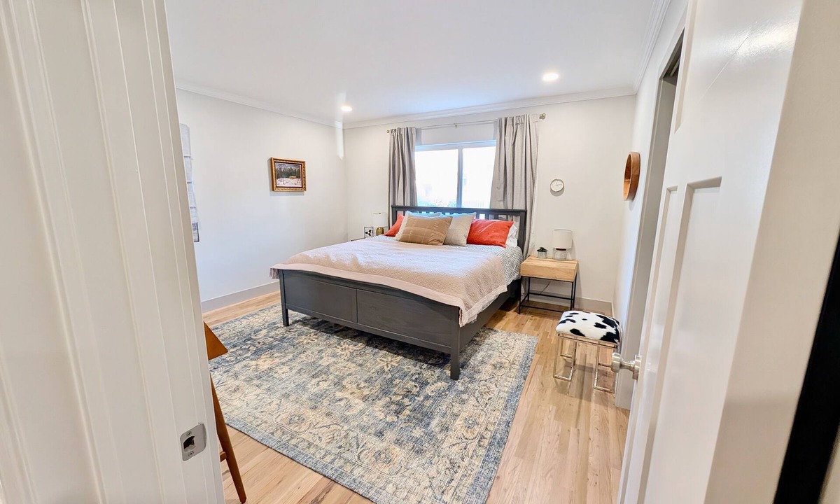 Canyon Rim House | Updated, spacious home in lovely SLC neighborhood, Sleeps 10, Near Ski Resorts!