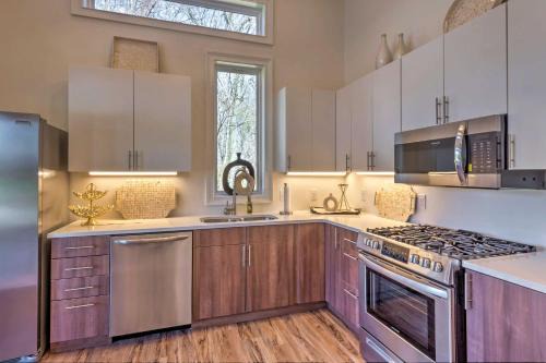 Cunningham House | Upscale & Quiet Paducah Retreat on 15 Acres!
