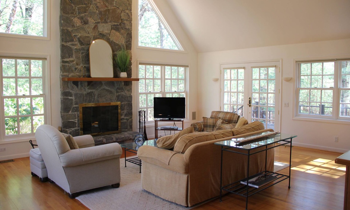 Northwest Harbor House | Vacation Getaway - Nature Retreat with Modern Comforts