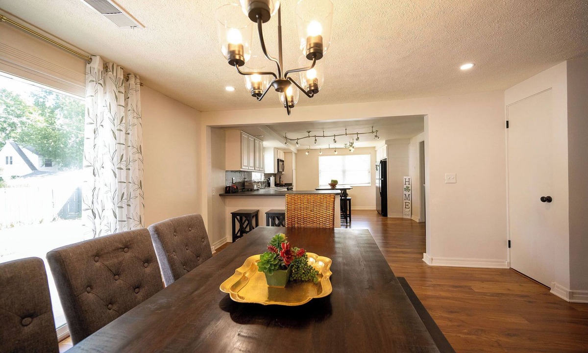 Near Northwest House | Vacation home, < 1 mile to University of Notre Dame, walk, bike or drive!