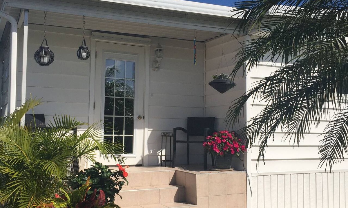 Pembroke Park House | Vacation Home- Beautiful Immaculate. Close to beach & airport. Gated community.