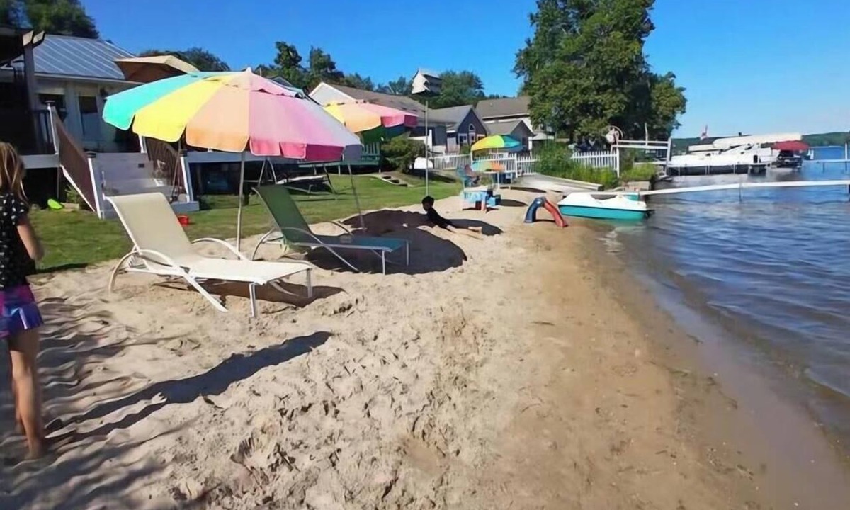 Three Rivers Cottage | Very Clean Lakefront Home with Sandy Beach and Clear water.