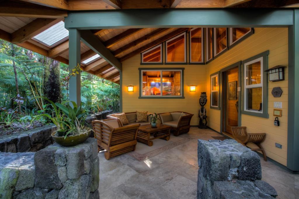 Volcano Bed & Breakfast | Volcano Mist Cottage