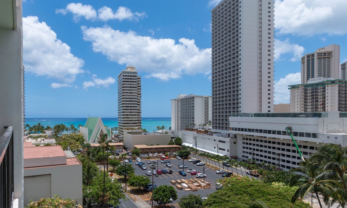 Waikiki Condo | Waikiki Banyan OCEAN VIEW REMODELED - "Ohana Suite" , free parking, lots of amenities!
