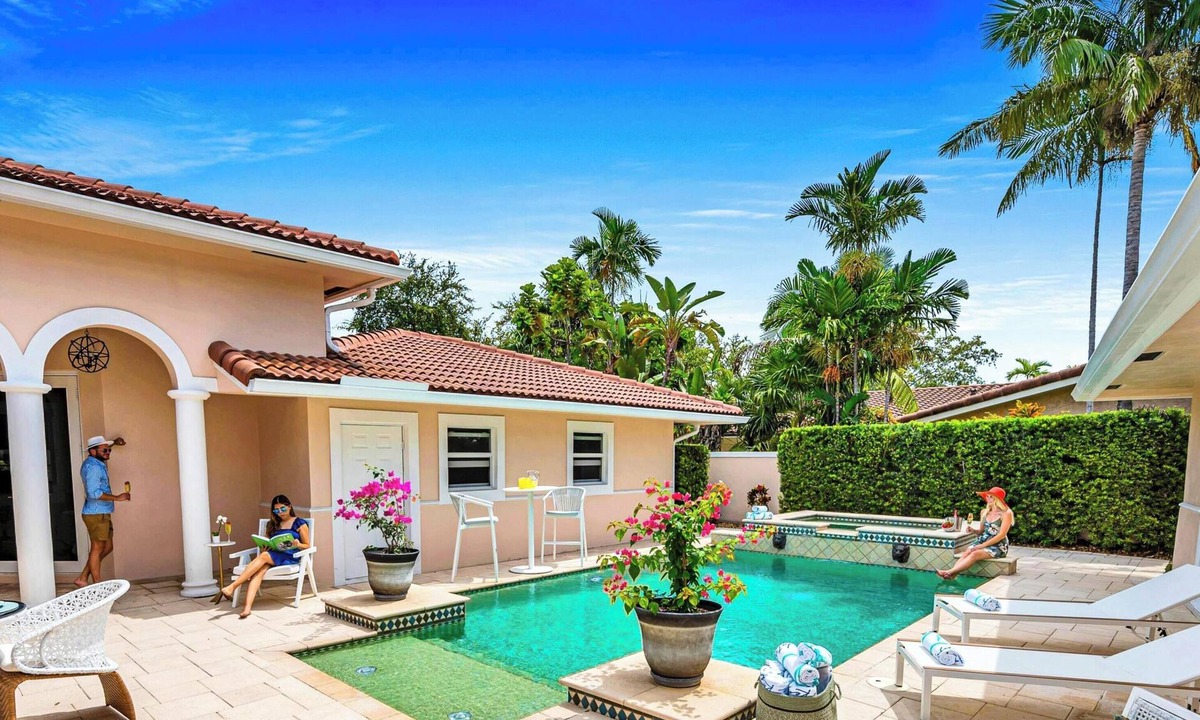 17th Street Causeway House | Walk to Beach/Heated Pool/Serenity at its Finest/Orchid Key/Residences