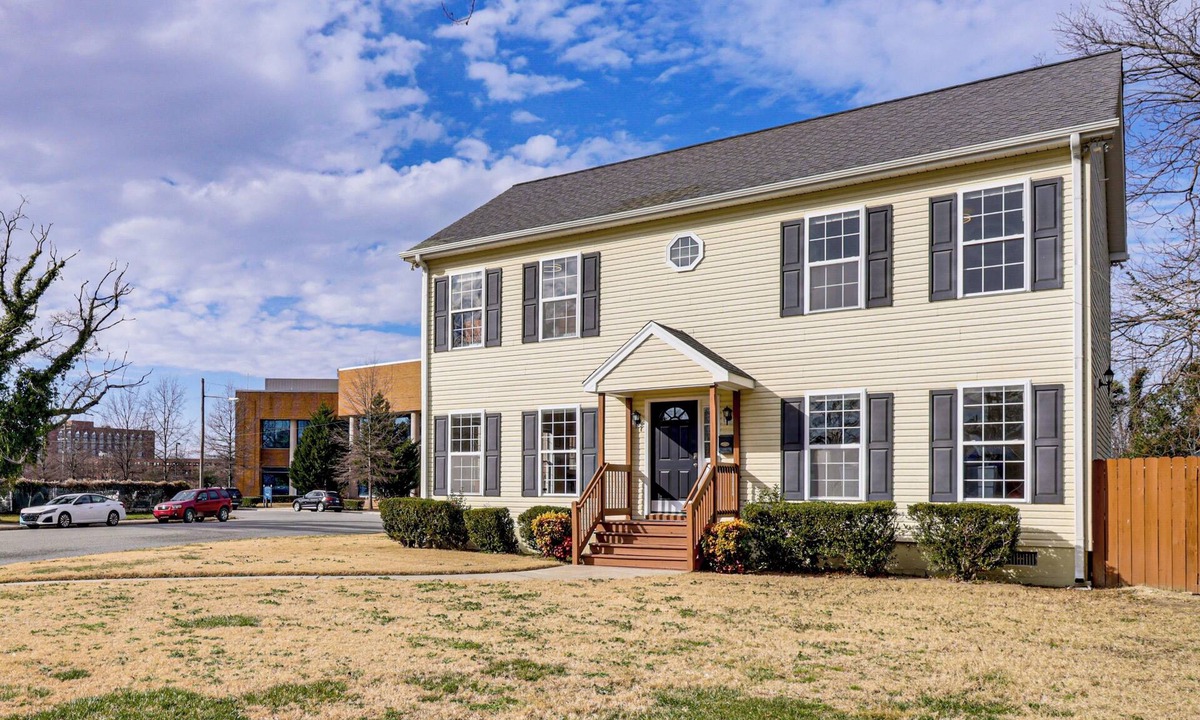 Hampton House | Walk to Dtwn & Campus! Spacious Hampton Home