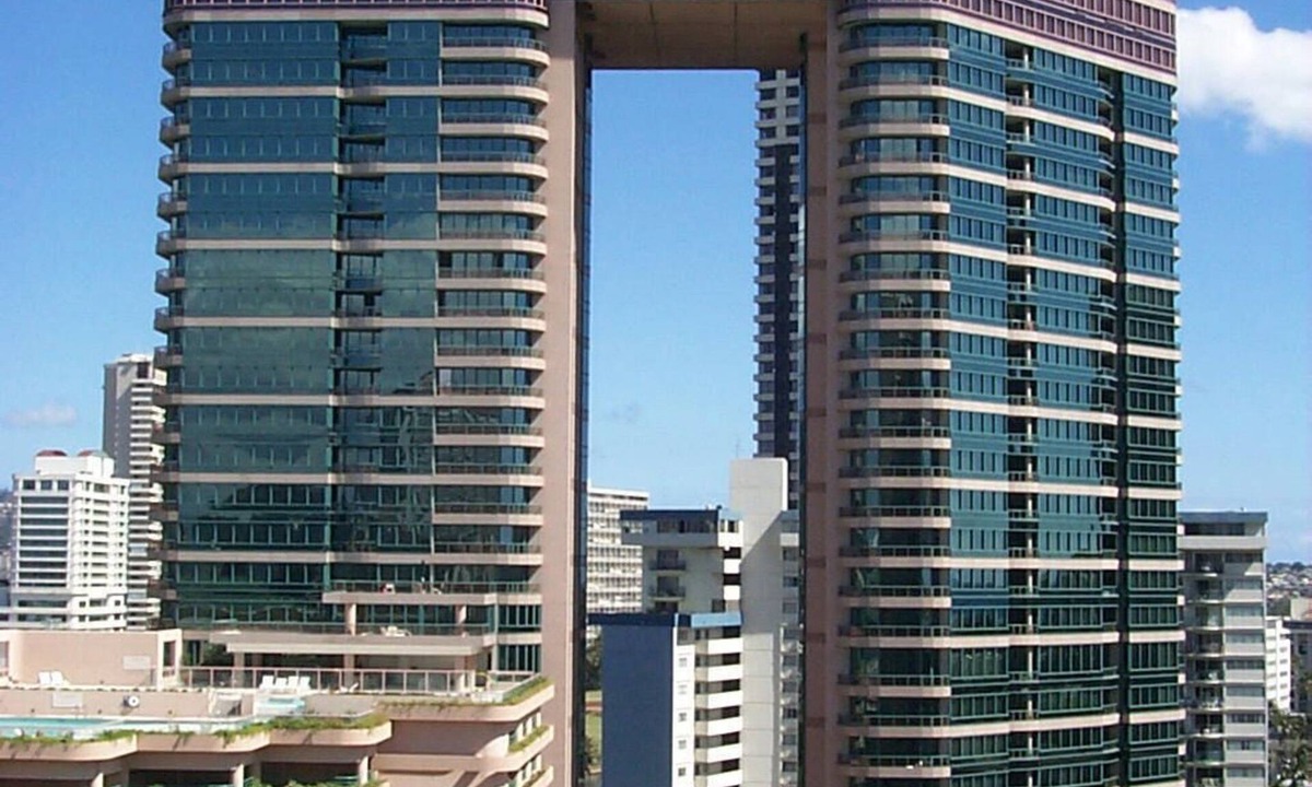 McCully - Moiliili Condo | Walking Distance To Great Beaches, Shopping, Entertainment And Resorts